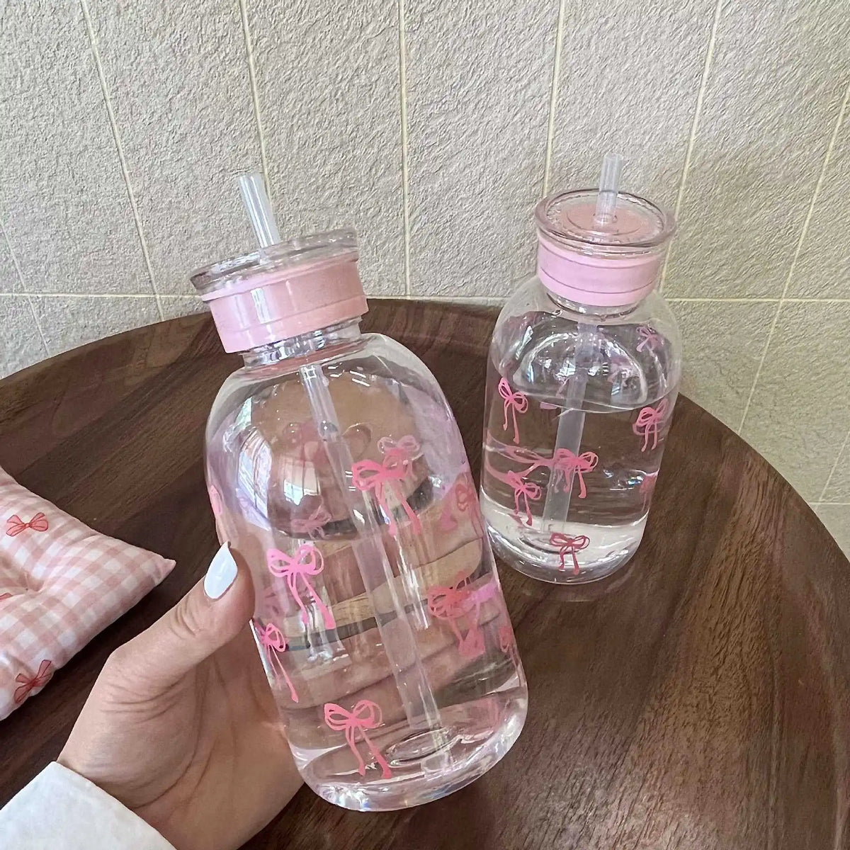 600ML Cute Bow Plastic Water Bottle Leak-Proof Juice Cup Portable Milk Coffee Mug Outdoor Water Drinking Cup Kitchen Water Cups