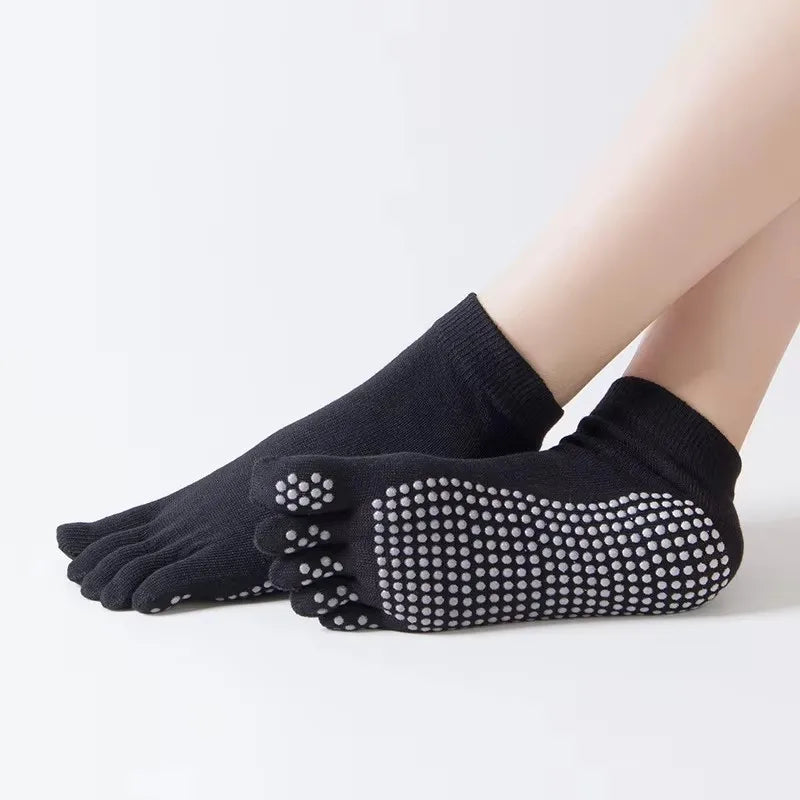 Hot Sale Women Anti-slip Yoga Socks Fingers Fitness Pilates Socks Gym Five Toe Sport Socks Cotton Colourful Elastic Winter
