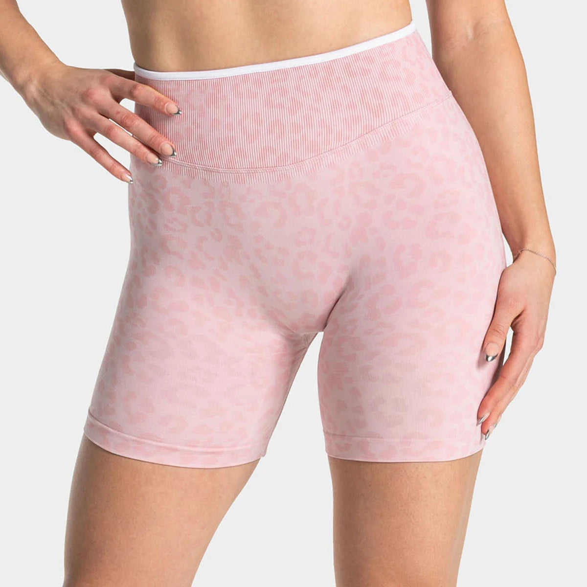 Women Seamless Yoga Shorts Leopard Print Scrunch Butt Gym Shorts Workout Short Leggings Fitness Tights White Waist Sports Shorts