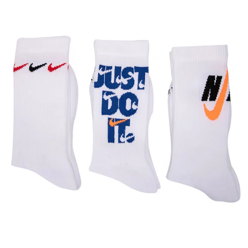 Nike EVERYDAY CREW: Stylish, comfortable, slip-resistant, and durable unisex soft basketball socks (3-pack) DA2123-100