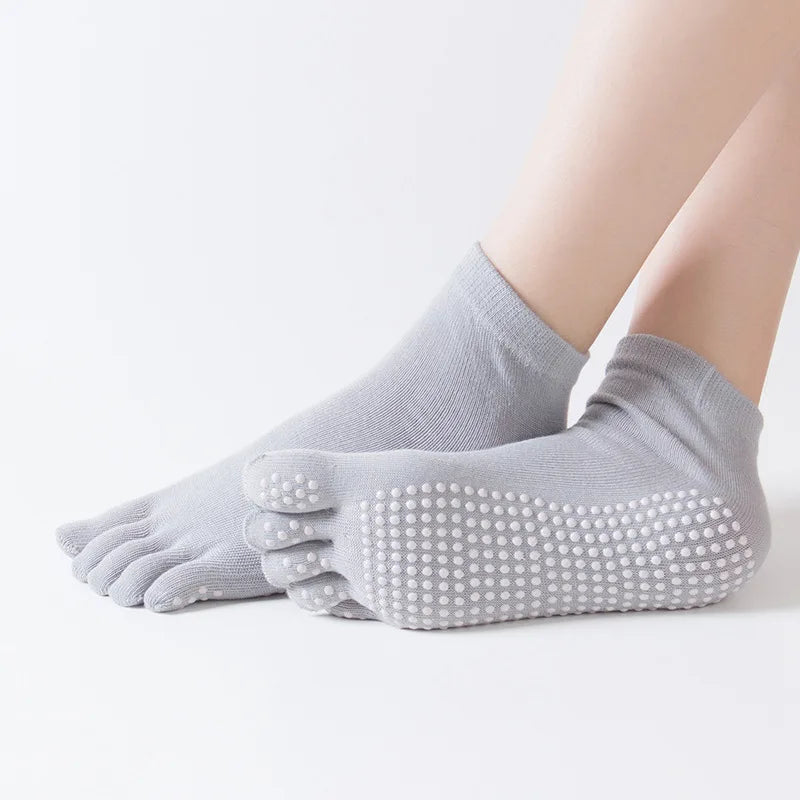 Hot Sale Women Anti-slip Yoga Socks Fingers Fitness Pilates Socks Gym Five Toe Sport Socks Cotton Colourful Elastic Winter