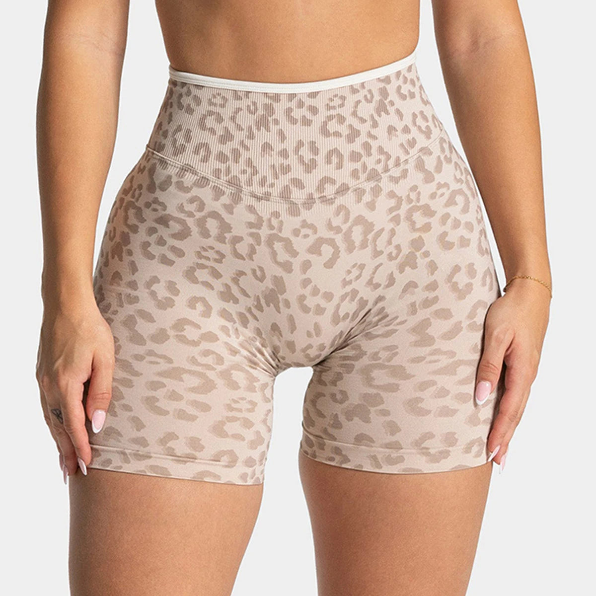 Women Seamless Yoga Shorts Leopard Print Scrunch Butt Gym Shorts Workout Short Leggings Fitness Tights White Waist Sports Shorts