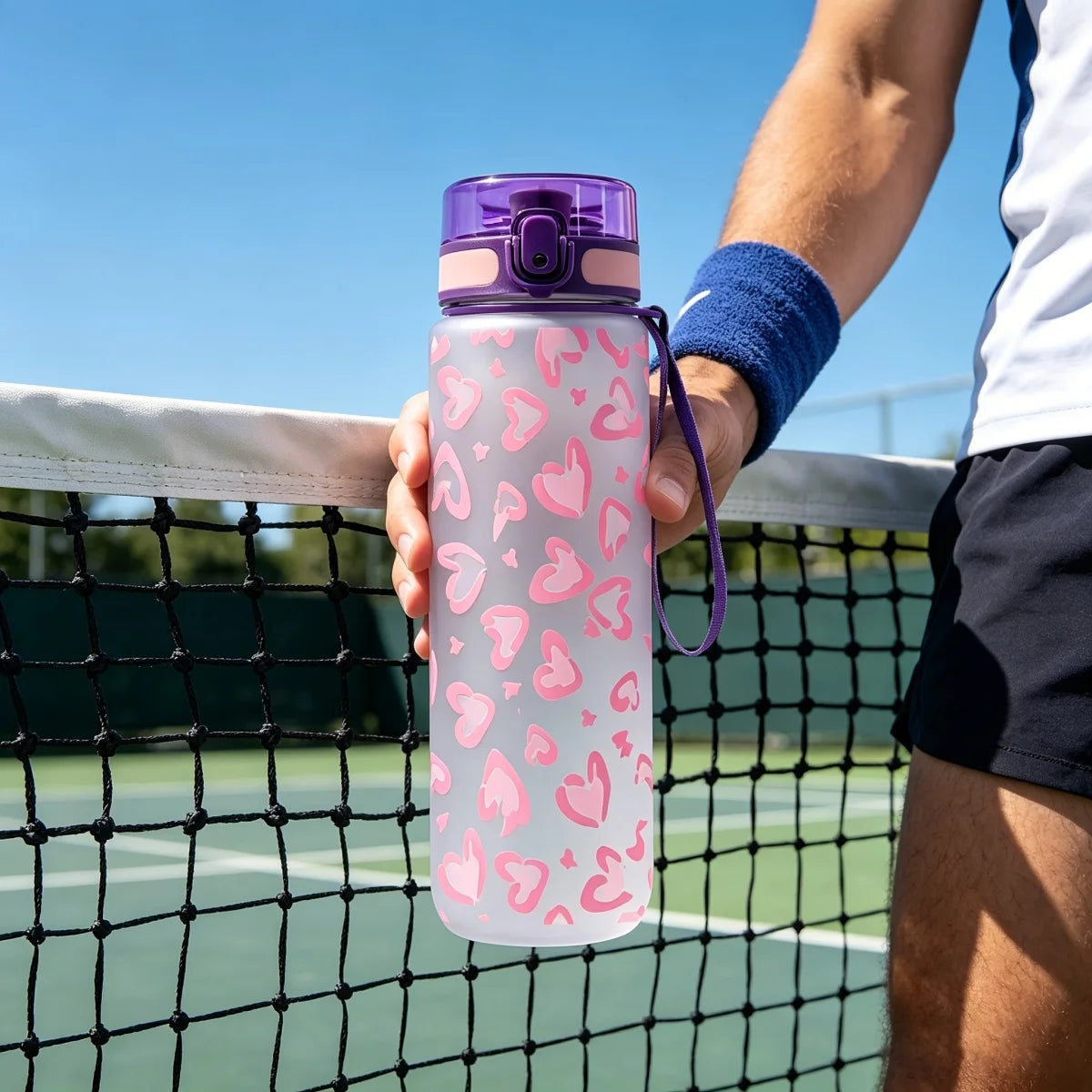 1Pc 750ml Heart Print Water Bottle, Leakproof Flip Top Sports Bottle with Lanyard, Portable Travel Gym Drinking Cup for Women Gi