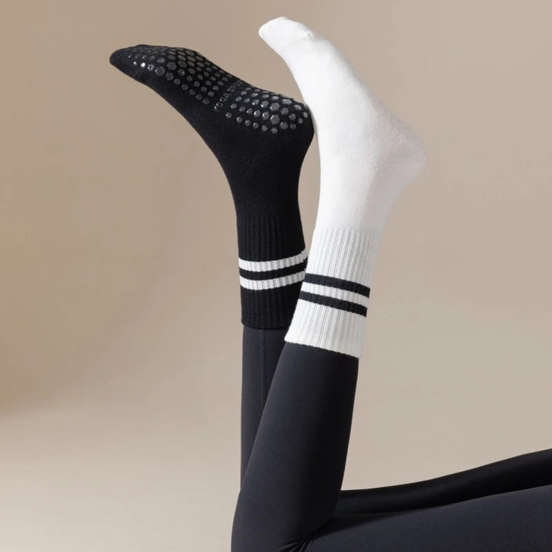 4 Pairs Women Anti-Skid Yoga Socks Grips Cotton Mid-Tube Bottom Breathable Fitness Dance Barre Workout Pilates Socks 8 Colors