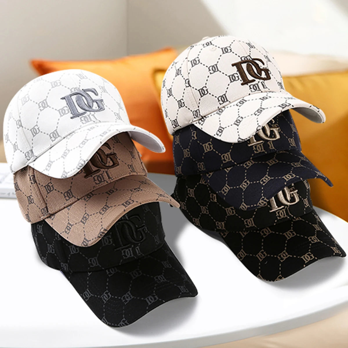 The New Korean Version of the Printed Letter Embroidered Cap, a Trendy All-Match Baseball Cap for Men and Women That Makes the Face Look Smaller