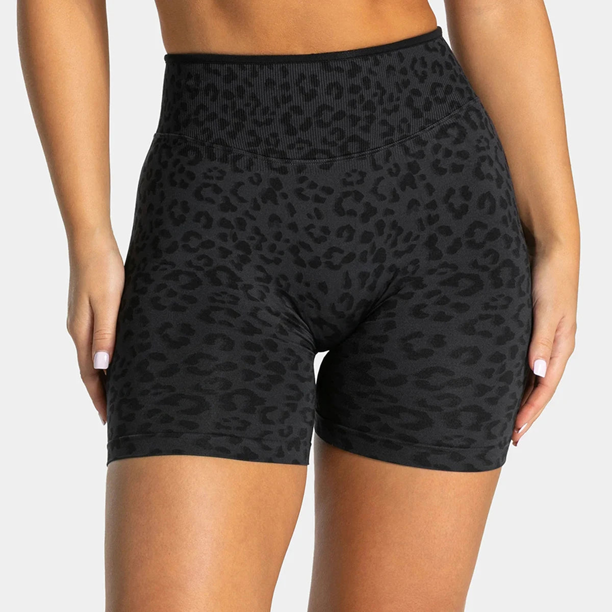 Women Seamless Yoga Shorts Leopard Print Scrunch Butt Gym Shorts Workout Short Leggings Fitness Tights White Waist Sports Shorts