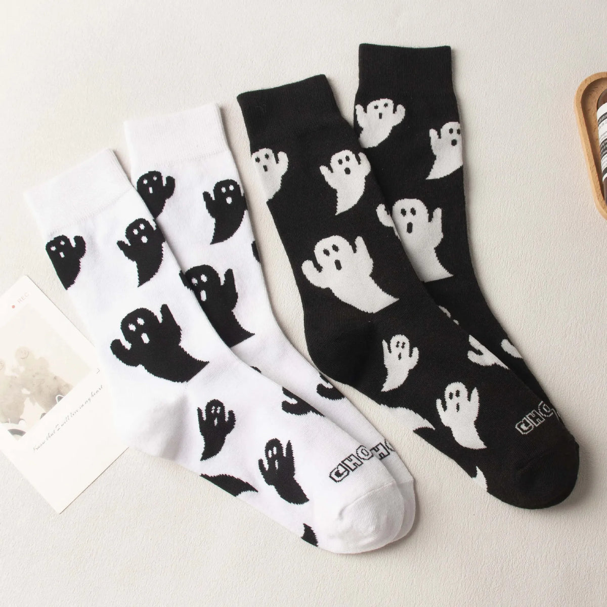4 Pairs Ladies Autumn Winter Mid-Calf Socks, Cute Cartoon Black & White Ghost Print Halloween Themed Socks For Women